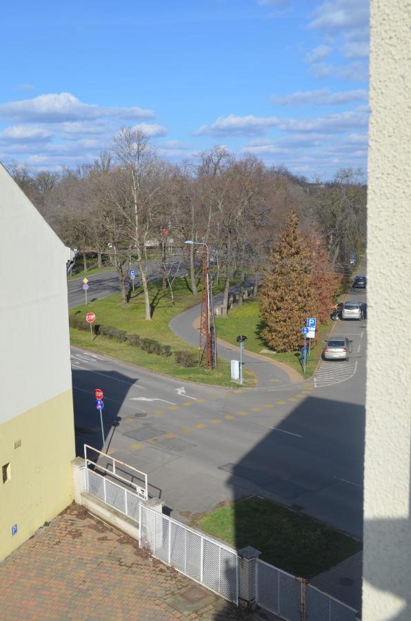 Gabi Apartman Hajdúszoboszló Esterno foto